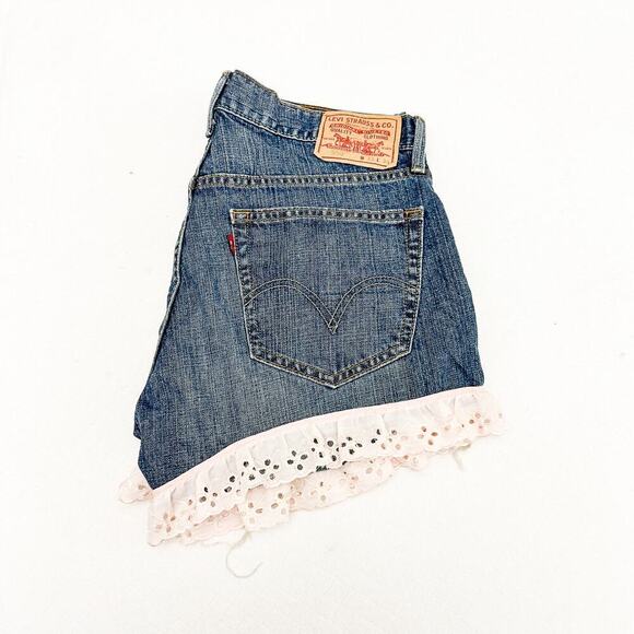 Levi's 559 Relaxed Straight Upcycled Lace Hem Dark Wash Denim Shorts Size 33 - Picture 5 of 5